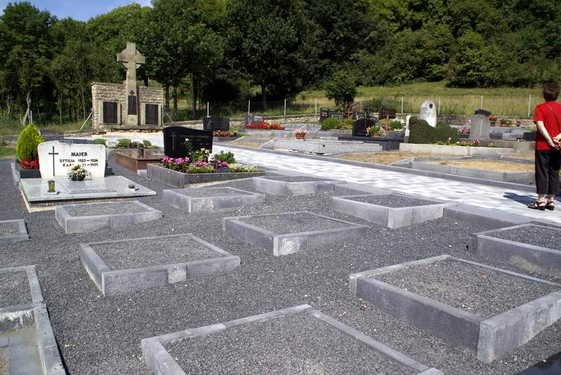 Unser Friedhof wird verschoenert 2008 Bild Nr.016